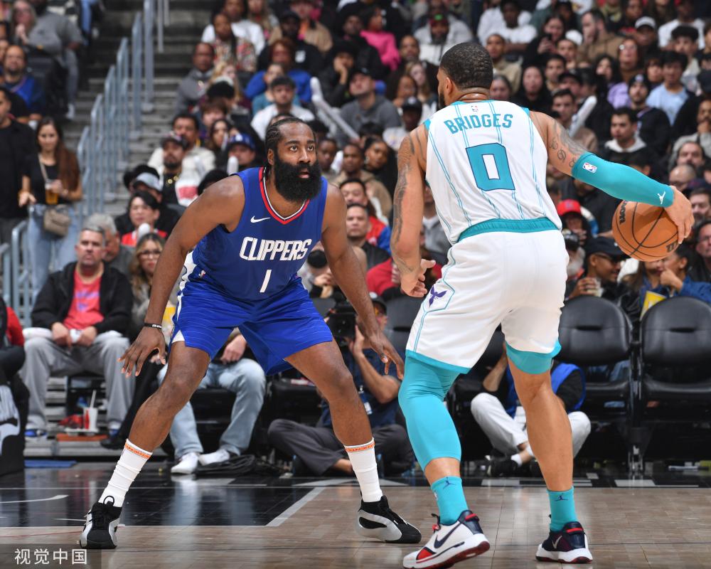 现场观众忍 现场观众忍